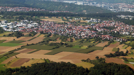 Ostfildern: Blick über die Stadt auf den Fildern