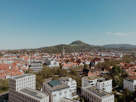 Reutlingen: Altstadt mit der Marienkirche vor der Achalm